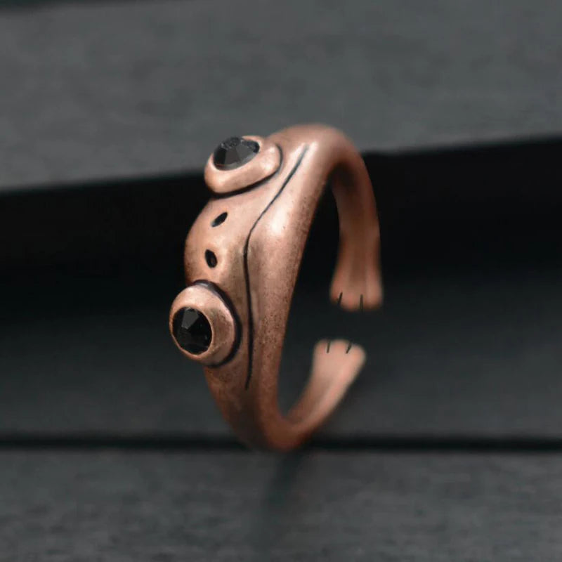 New Vintage Crystal Eye Frog Ring Men Boho Brass Knuckle Animals Anel Masculino Love Rings For Women Girls Fashion Jewelry Gift
