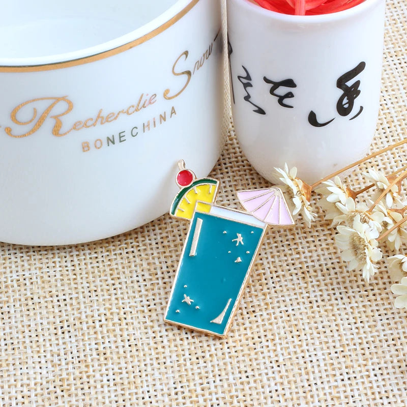 Fashion Summer Juice Drink Parrot Birds Cocktail Enamel Brooches Shirt Jackets Collar Lapel Pins Backpack Badge Holiday Jewelry