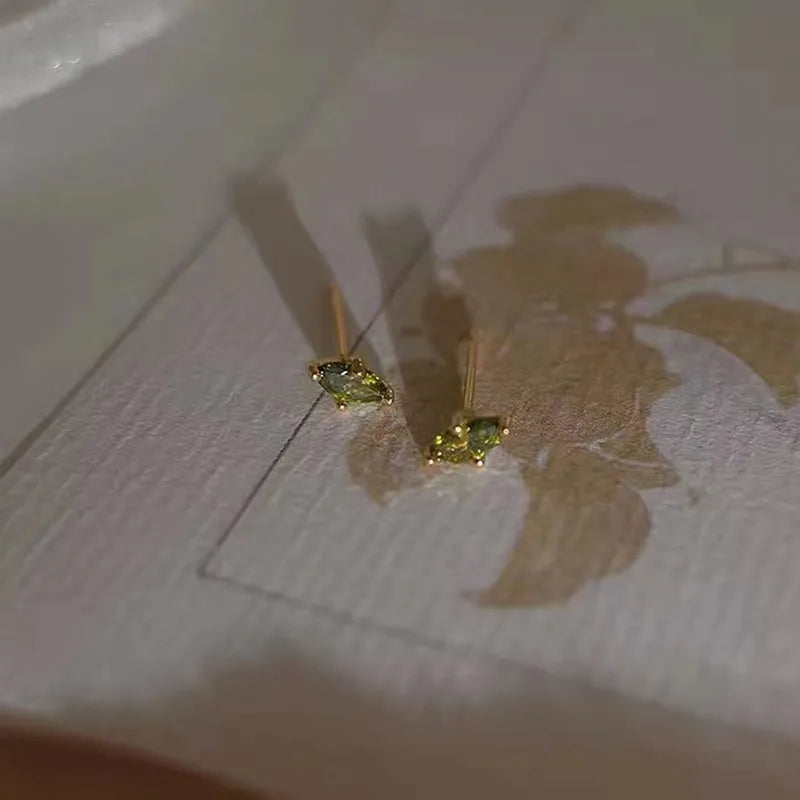 Ohrringe aus 925er Sterlingsilber, 14 Karat Gold, schlichte, frische olivgrüne Zirkonia-Ohrringe für Frauen, Party-Schmuckgeschenke