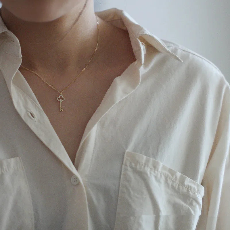 Collier avec pendentif clé vintage en argent sterling 925 et cristaux pavés, plaqué or 14 carats, bijou de luxe léger pour femme