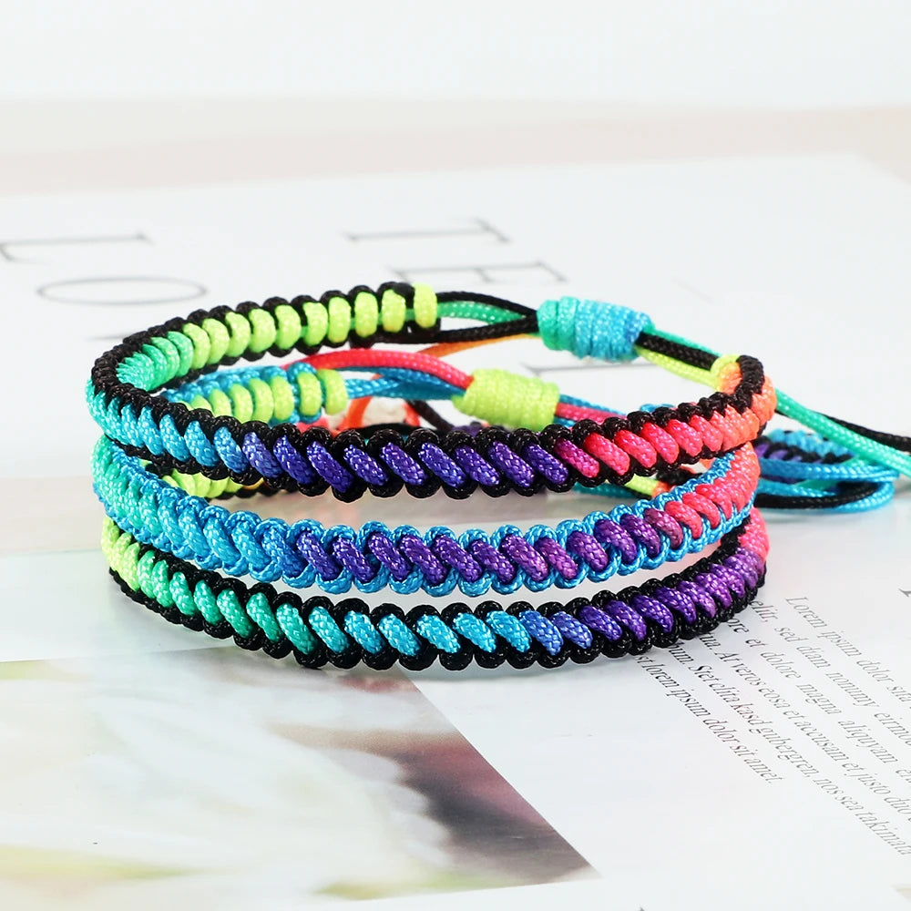 Buntes, glücksbringendes Armband mit Regenbogenknoten für Damen, Herren und Paare – handgefertigt, verstellbar, aus Nylonseil – das perfekte Reisegeschenk