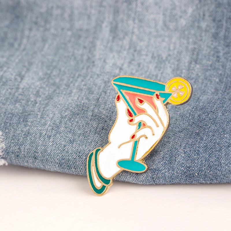 Fashion Summer Juice Drink Parrot Birds Cocktail Enamel Brooches Shirt Jackets Collar Lapel Pins Backpack Badge Holiday Jewelry