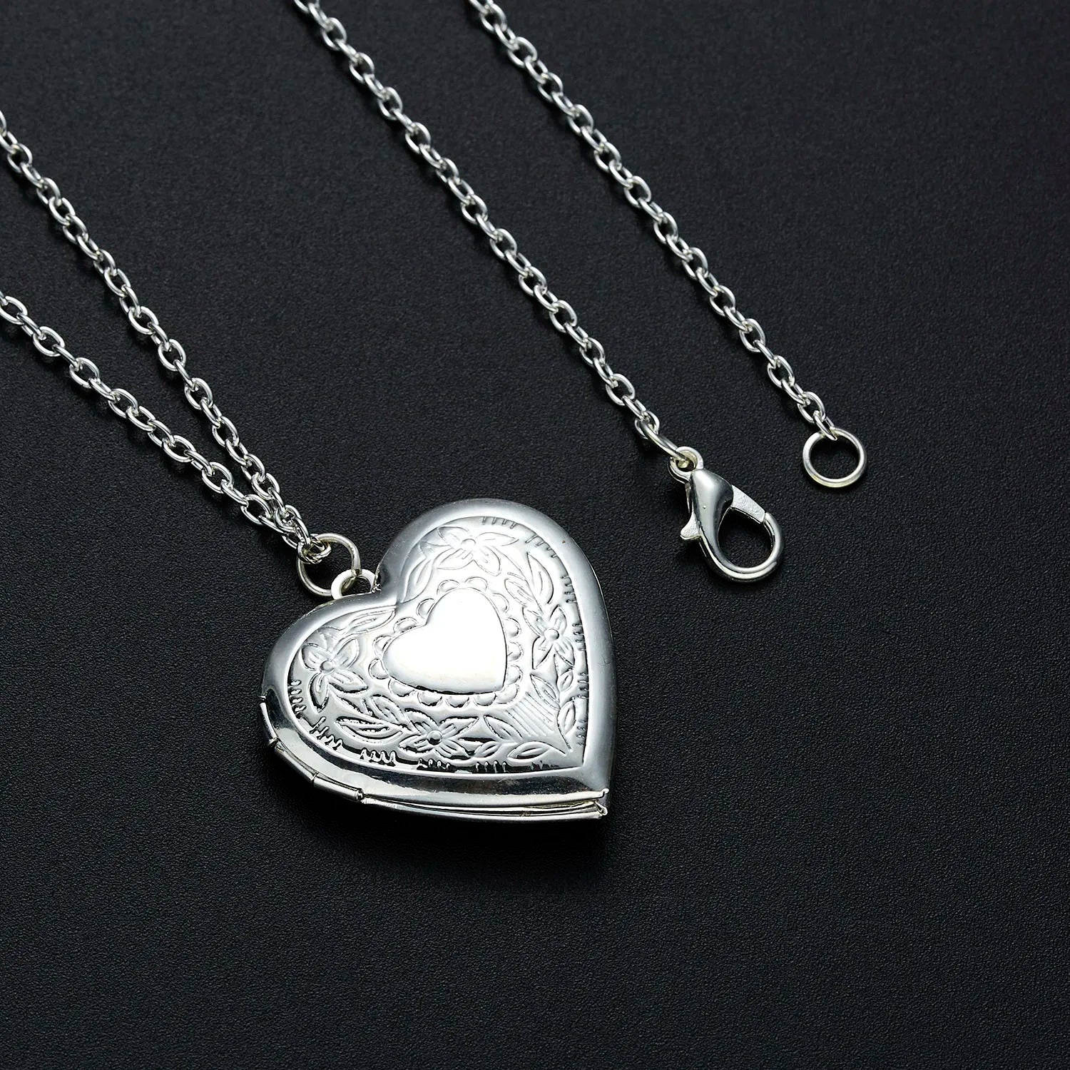 Unique Silver Color Photo Frame Pendant Necklace Carved Designs Heart-shaped Openable Locket Necklace Family Jewelry Gift