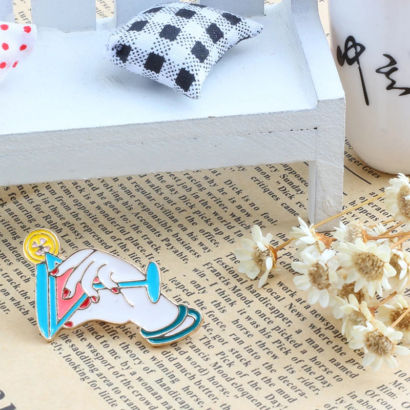 Fashion Summer Juice Drink Parrot Birds Cocktail Enamel Brooches Shirt Jackets Collar Lapel Pins Backpack Badge Holiday Jewelry