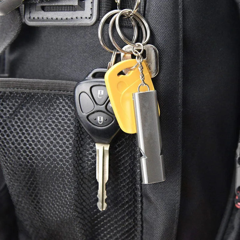 Mini-Doppelrohr-Notpfeife (120 dB) für Outdoor-Aktivitäten wie Camping, Wandern und Überleben – ideal als Schlüsselanhänger und Multifunktions-Notfallpfeife