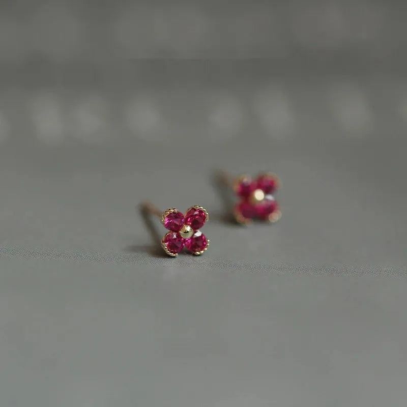Boucles d'oreilles à tige en argent sterling 925 plaqué or 14 carats avec zircon rouge et jolies petites fleurs pour femme, bijoux de mariage, cadeau