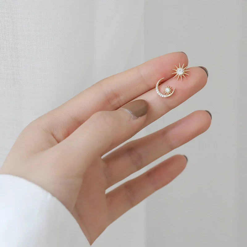 925 Sterling Silber 14 Karat Vergoldung Sonne Mond Asymmetrische Ohrstecker Frauen Exquisiter süßer Student Schmuck Freundin Geschenk