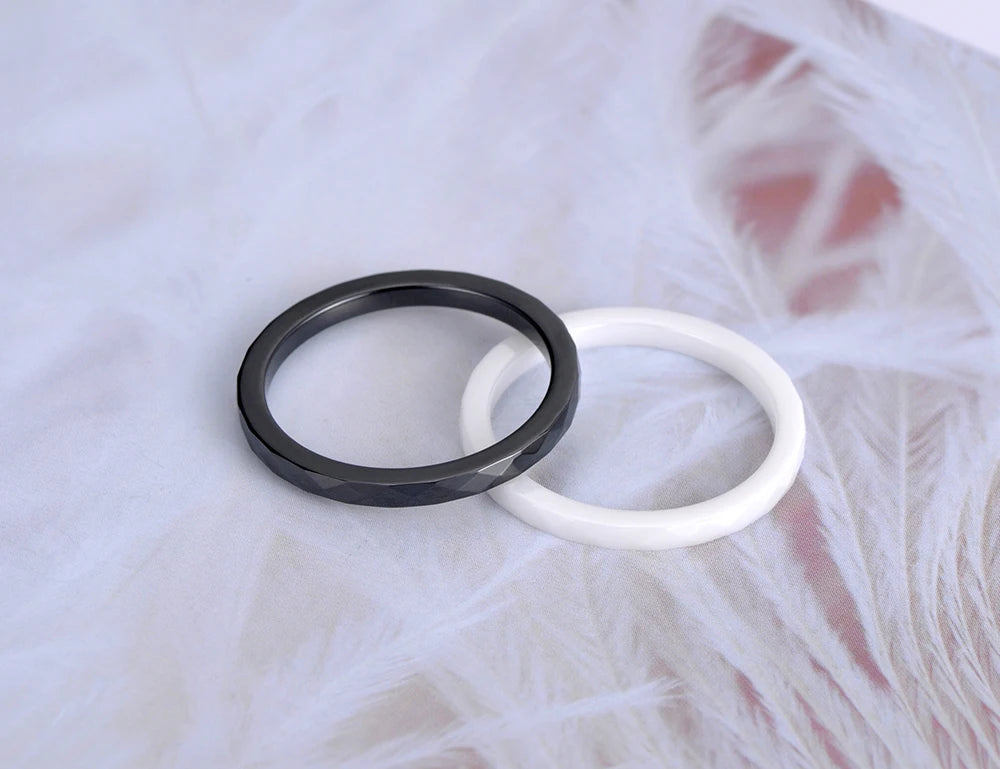 Lokaer Trendy 2mm Black & White Cutting Ceramics Rings Jewelry Classic Wedding Engagement Rings For Women Anneaux Anillos R19051