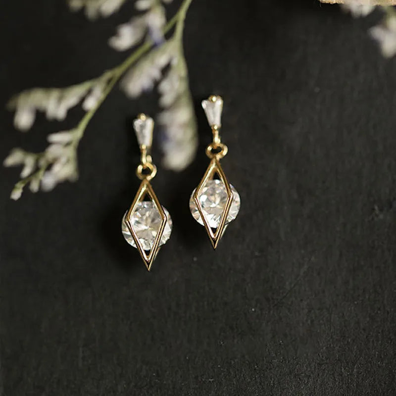 925 Sterling Silber Koreanische Diamant Hohl Stud Ohrringe Frauen Kristall Quasten Licht Luxus Sexy Party Schmuck Geschenk