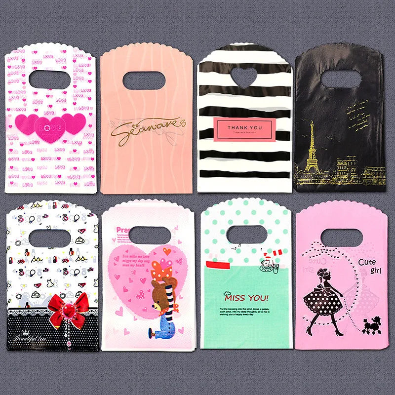 50 teile/los Verschiedene Muster Schmuck Plastiktüte Herzförmigen Ovalen Griffen Mini Geschenkverpackungsbeutel Shop Kleine Einkaufstaschen