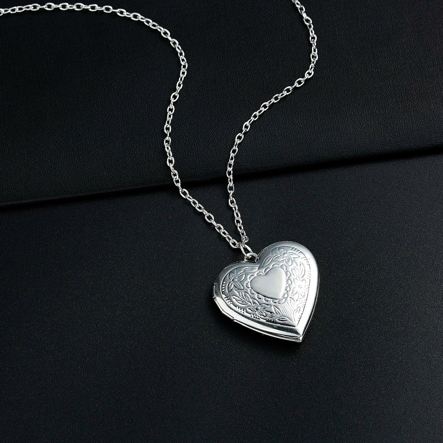 Unique Silver Color Photo Frame Pendant Necklace Carved Designs Heart-shaped Openable Locket Necklace Family Jewelry Gift