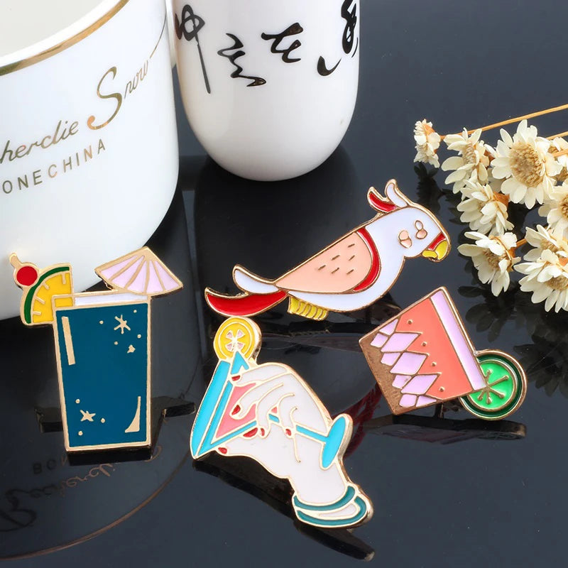 Fashion Summer Juice Drink Parrot Birds Cocktail Enamel Brooches Shirt Jackets Collar Lapel Pins Backpack Badge Holiday Jewelry