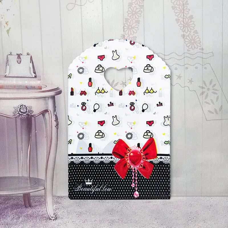 50 teile/los Verschiedene Muster Schmuck Plastiktüte Herzförmigen Ovalen Griffen Mini Geschenkverpackungsbeutel Shop Kleine Einkaufstaschen