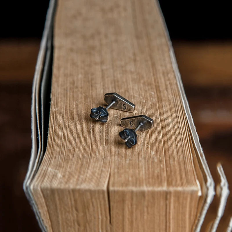 MKENDN 925 Sterling Silber Kreative Retro-Ohrstecker in Sargform mit Totenkreuz – Trendiger Street-Punk-Stil für Damen und Herren – Gothic-Schmuck