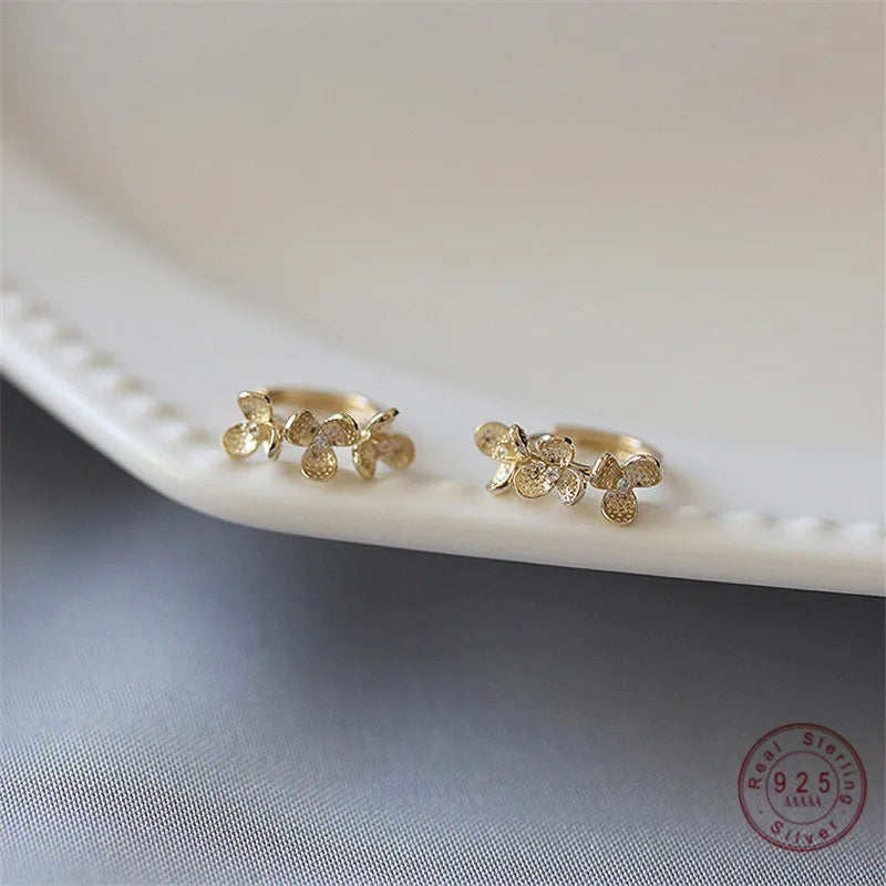 925 Sterling Silber Französisch Kleine Blume Ohrringe Frauen Licht Luxus Temperament Hochzeit Partei Schmuck Freundin Geschenk