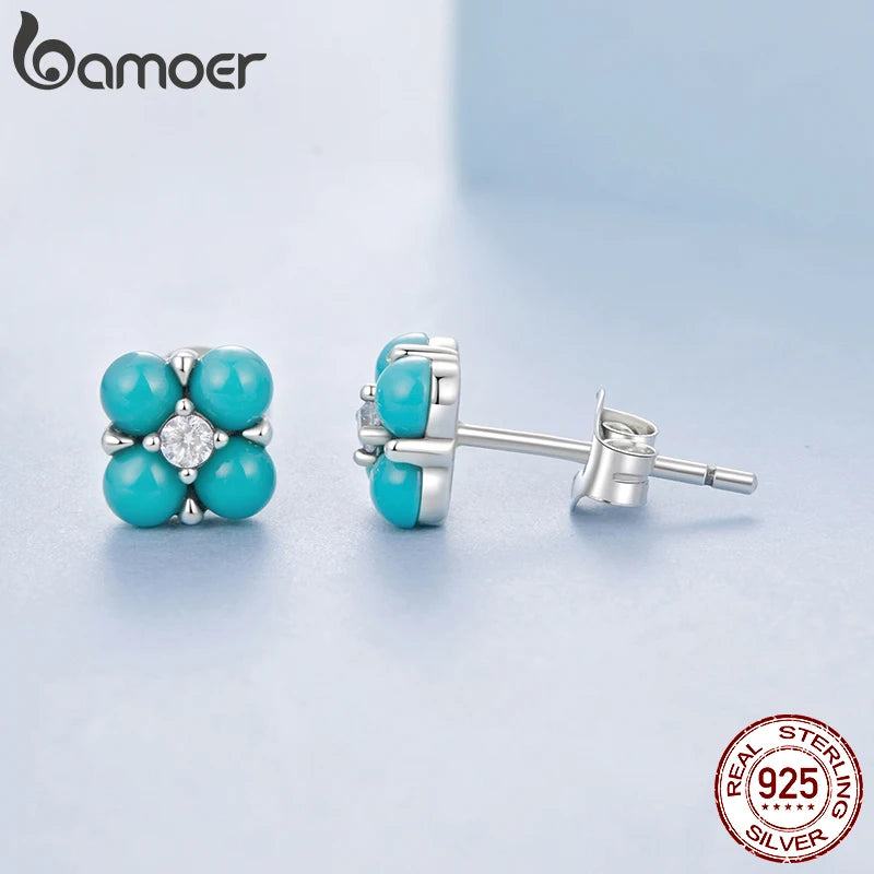 BAMOER Ohrstecker aus 925er Sterlingsilber mit türkisfarbenem Kleeblattmotiv, weißgoldplattierte Piercing-Ohrringe mit grünem Zirkonia – das perfekte Geschenk für elegante Frauen