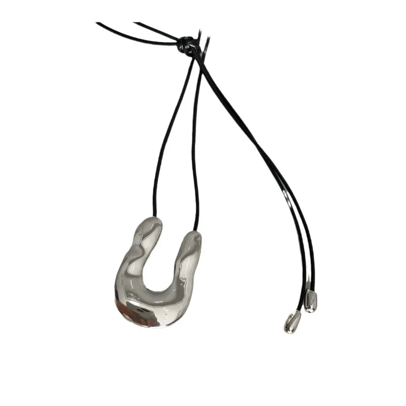 Bilandi Fashion Jewelry 2024 Nouvelle tendance géométrique ovale U pendentif collier pour femmes cadeaux de fête accessoires de conception fine