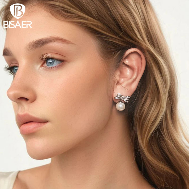 BISAER Boucles d'oreilles à tige en perles avec nœud papillon classique et élégantes, plaquées or blanc, pour femme, fête, fiançailles, bijoux tendance YIE247