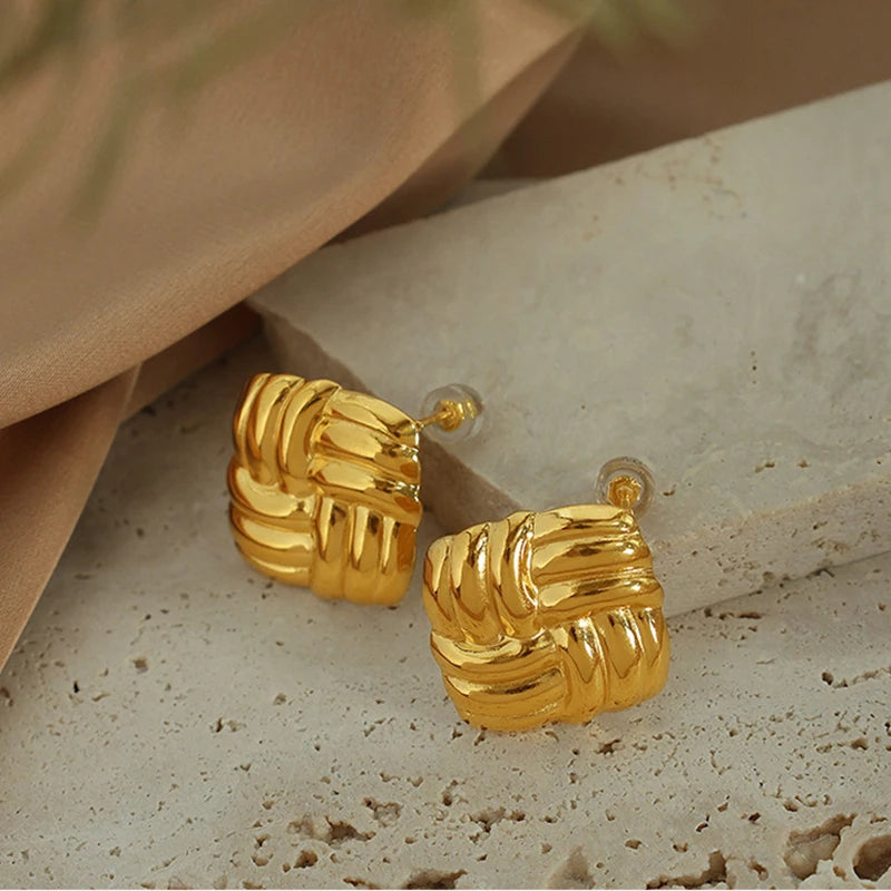Boucles d'oreilles à texture torsadée en acier inoxydable PVD plaqué or 18 carats, boucles d'oreilles carrées élégantes pour femmes, bijoux étanches, cadeau