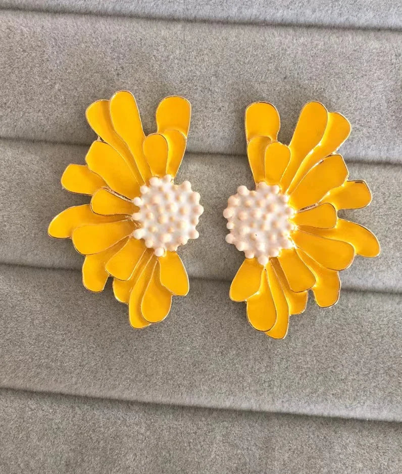 Personality Irregular Dasiy Flower Earrings for Woman Party Casual