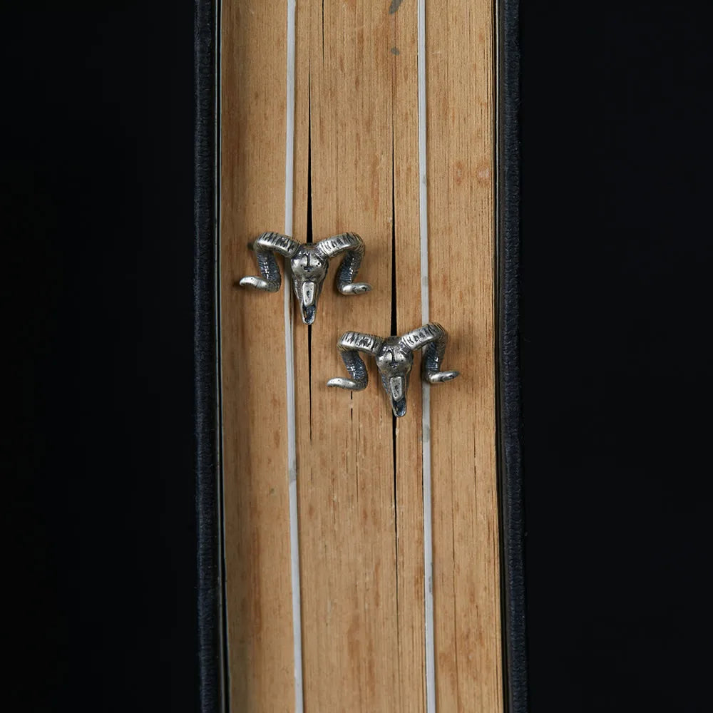 MKENDN 925 Sterling Silber Kreative Retro Ziegenkopf-Ohrstecker Trendiger Street Gothic Stil Für Männer und Frauen Dunkler Schmuck