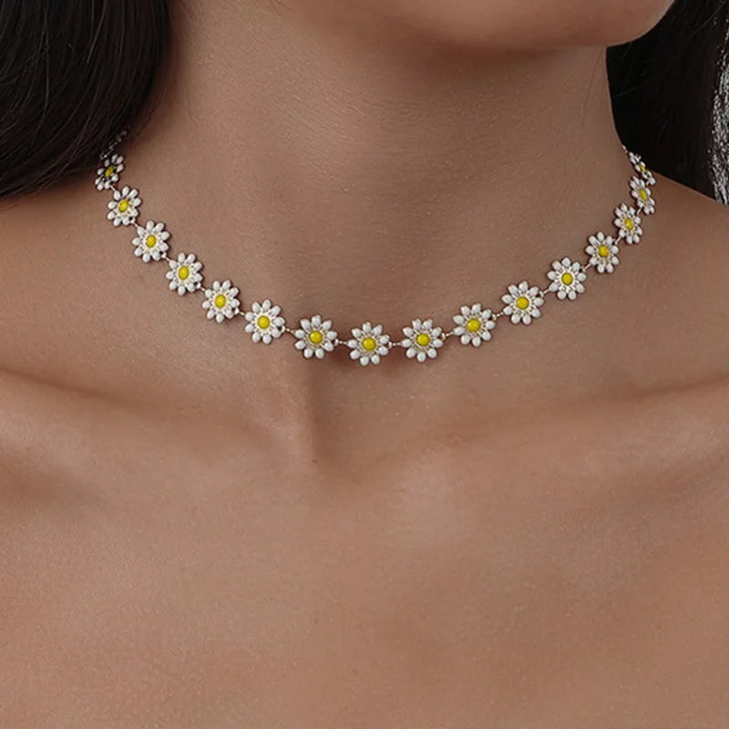 Daisy Flower Clavicle Chain Necklace for Women Girls Korean Sweet Colorful Flowers Short Choker Bridal Wedding Party Jewelry