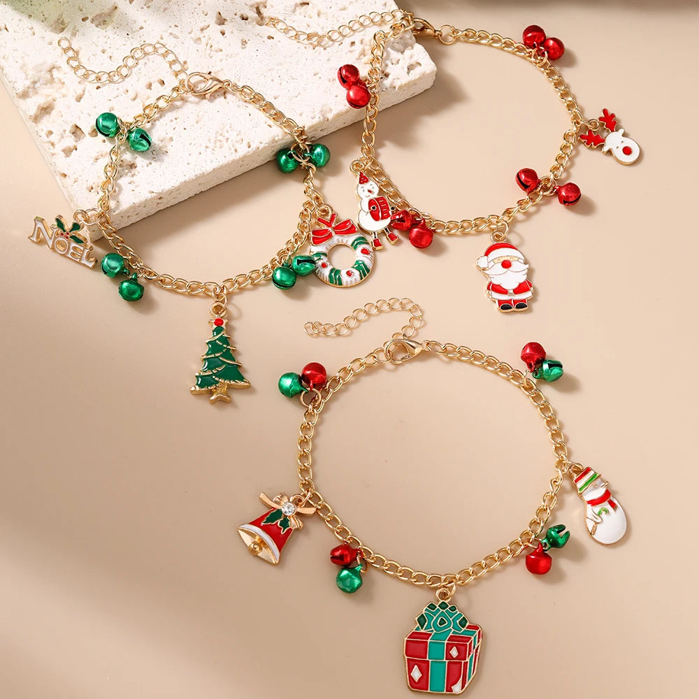 Ensemble de 3 bracelets de Noël tendance avec clochettes, Père Noël et bonhomme de neige. Bijou cadeau pour Noël et le Nouvel An pour filles.