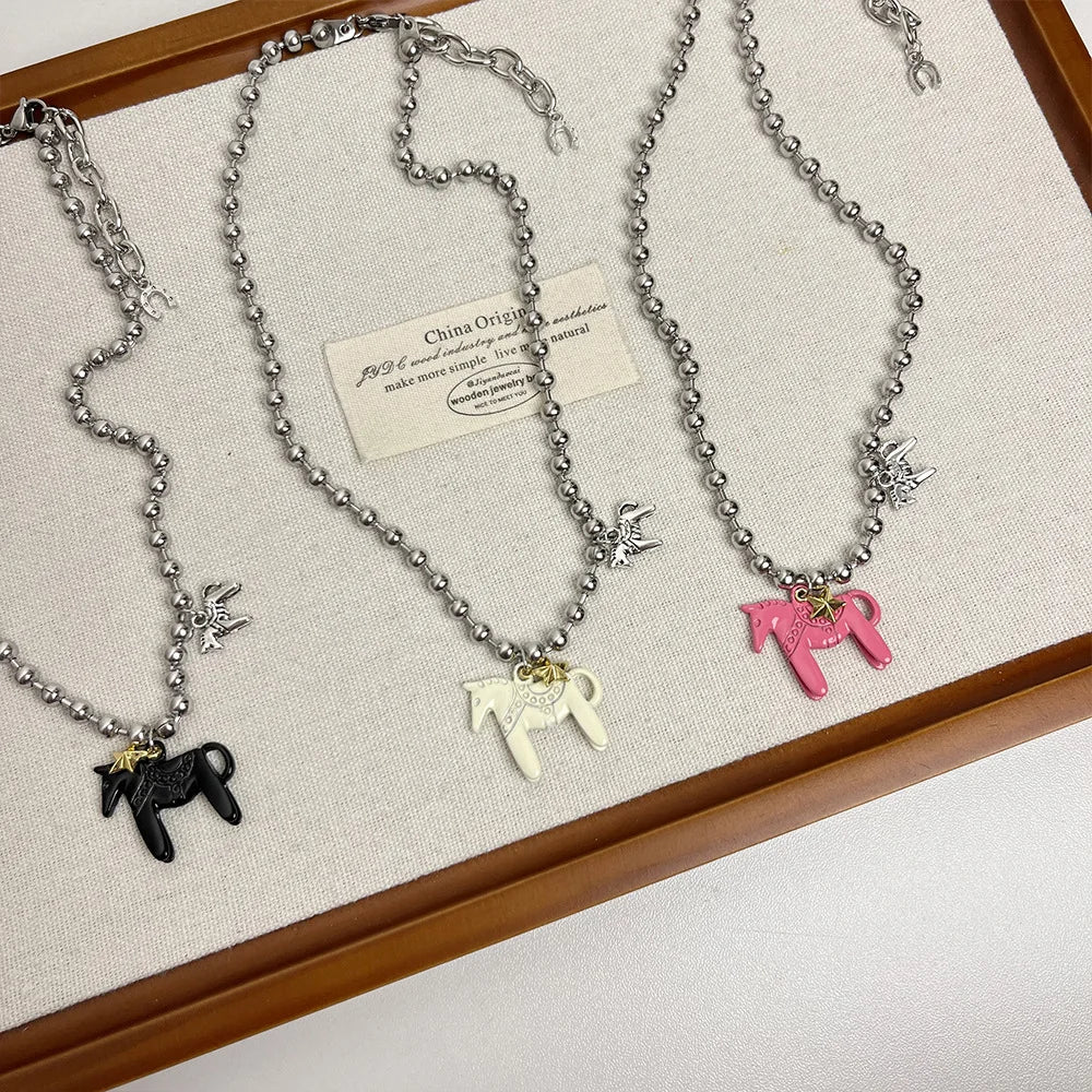 Collier pendentif poney mignon et tendance pour femme