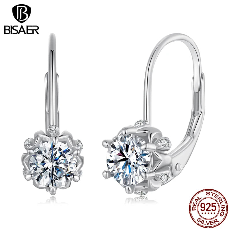 Boucles d'oreilles en forme de fleur de moissanite plaquée platine BISAER en argent sterling 925 pour femmes, diamant de laboratoire à coupe ronde, bijoux fins de mariage, cadeau