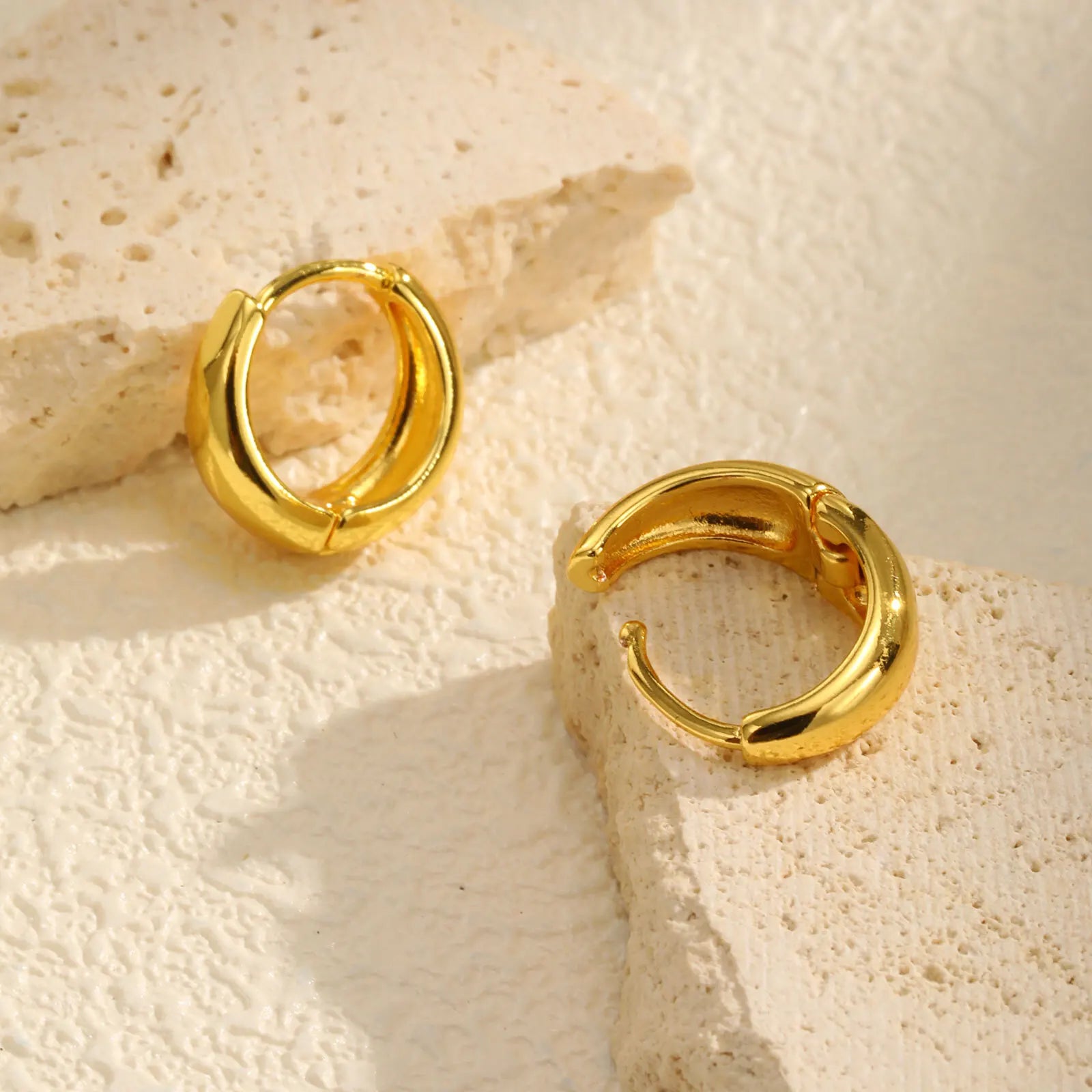 Vnox 2025 New Daily Simple Womens Hoop Earrings, Gold Plated Smooth Metal Huggies Earrings, Minimalist Fashion Jewelry