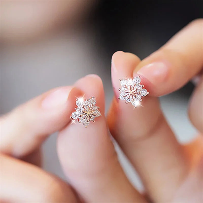 Exquisite Zircon Snowflake Stud Earrings for Women Shiny Rhinestone Crystal Flowers Earring Girl Party Christmas Jewelry Gifts