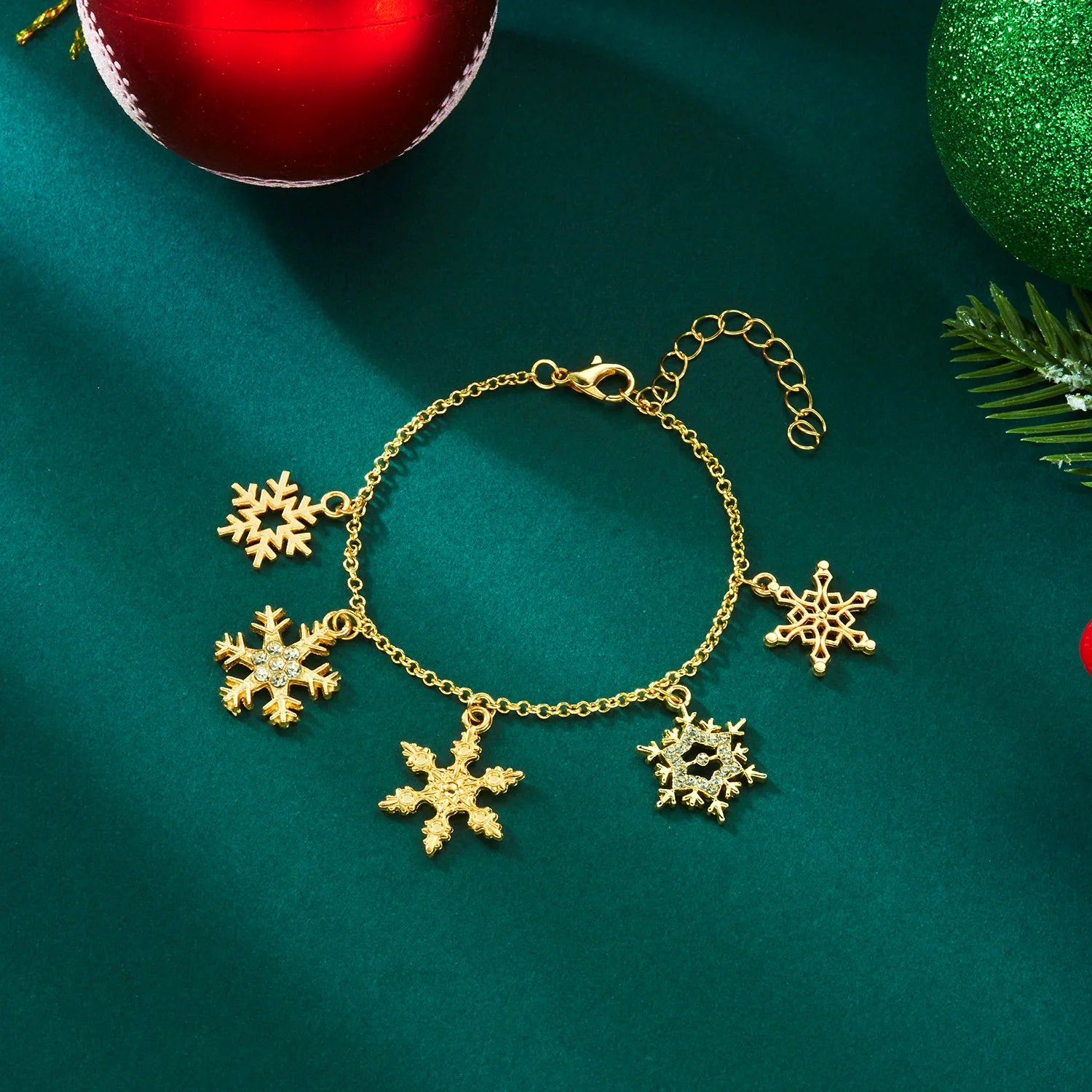 Charm Red Strawberry Beads Bracelet For Women Cute Zircon Snowflake Heart Shape Metal Chain Wristband Christmas Jewelry Gift