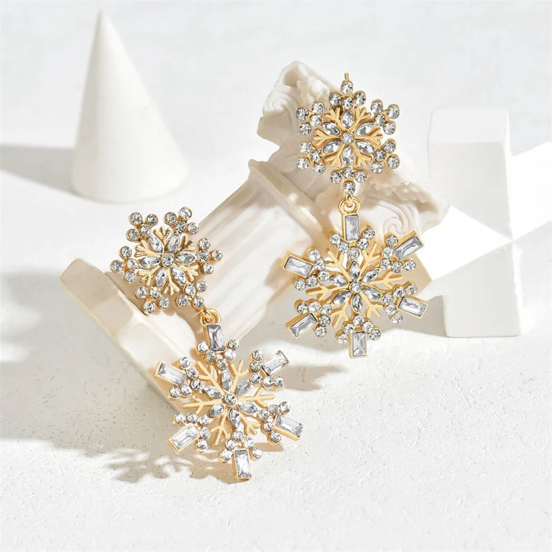 Boucles d'oreilles pendantes délicates en zircon et perles d'imitation flocon de neige pour femmes, boucles d'oreilles brillantes en strass et fleurs, cadeau idéal pour Noël.