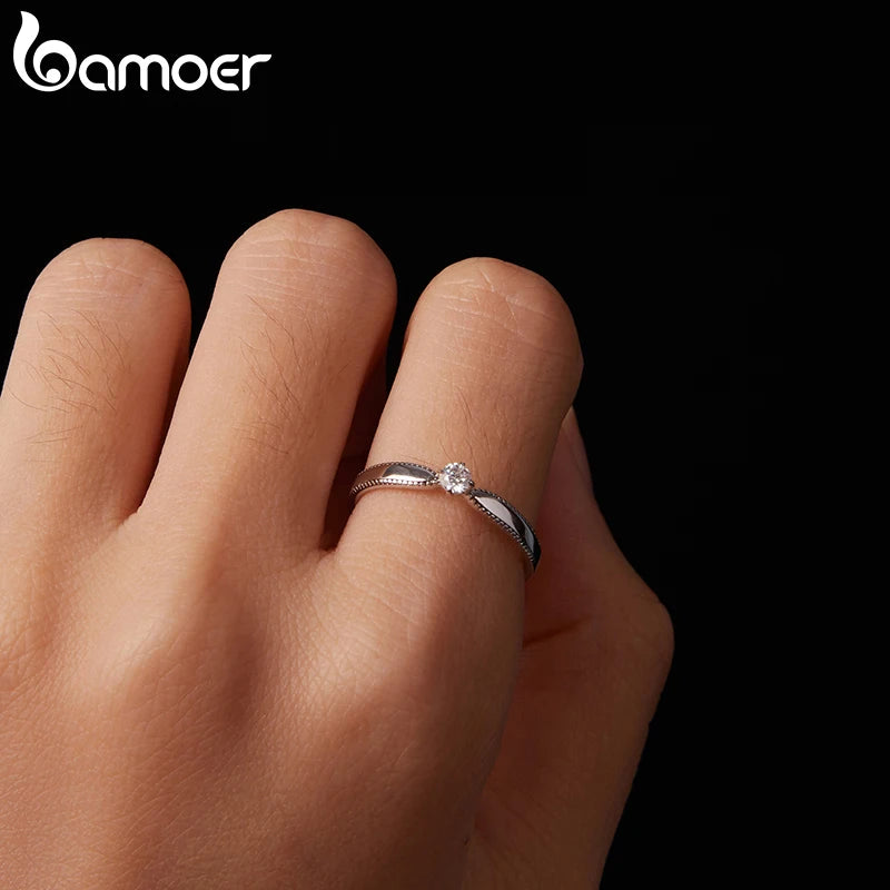 BAMOER 925 Sterling Silber Exquisiter Moissanite Ring für Frauen Jahrestags-Aussage-Geschenk Edlen Schmuck MSR062