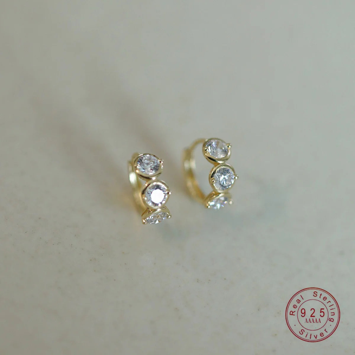 925 Sterling Silber plattiert 14K Gold Modische glänzende Zirkon geometrische Ohrringe für Frauen Exquisite Temperament Alltagsschmuck