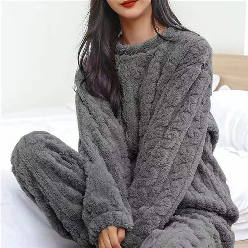 Women's pajamas set Winter coral velvet homewear Velvet thickened two-piece home suit Fluffy O-neck leisure pajamas