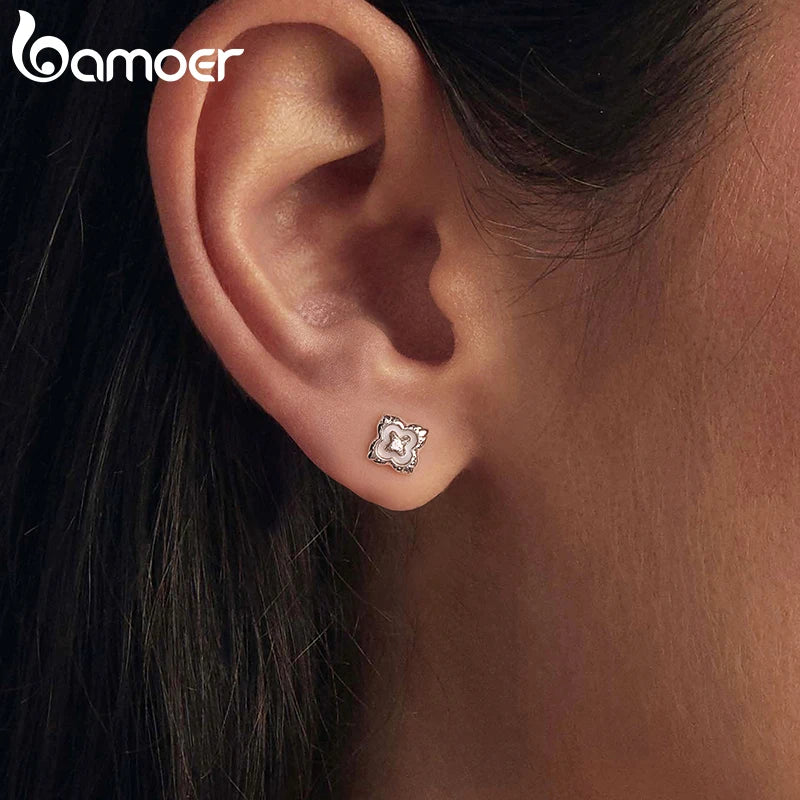 BAMOER Kleeblatt-Ohrstecker aus Moissanit, hochwertige Perlmutt-Kristall-Ohrringe in Pflanzenform, originelles Vintage-Perlen-Schmuckgeschenk für Damen