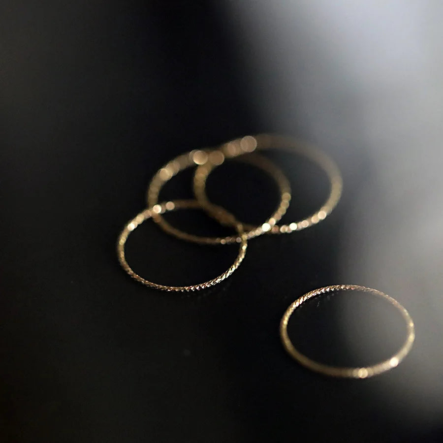 925 Sterling Silber plattiert 14K Gold Minimalistischer dünner Ring für Frauen Koreanischer modischer Stapelring
