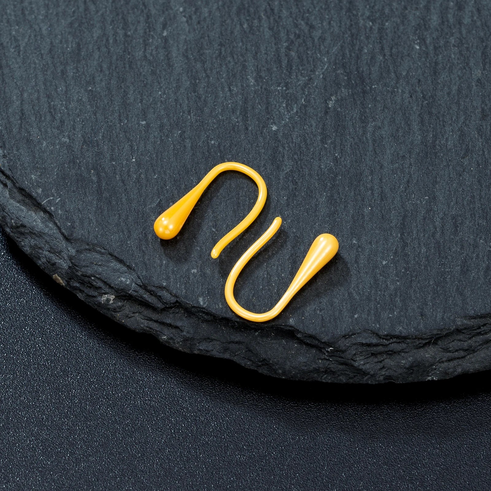 MKENDN Ohrringe aus farbiger Biokeramik in Tropfenform, U-förmig, schlicht und elegant, Retro-Schmuck, Geschenkidee für Partys und Geburtstage