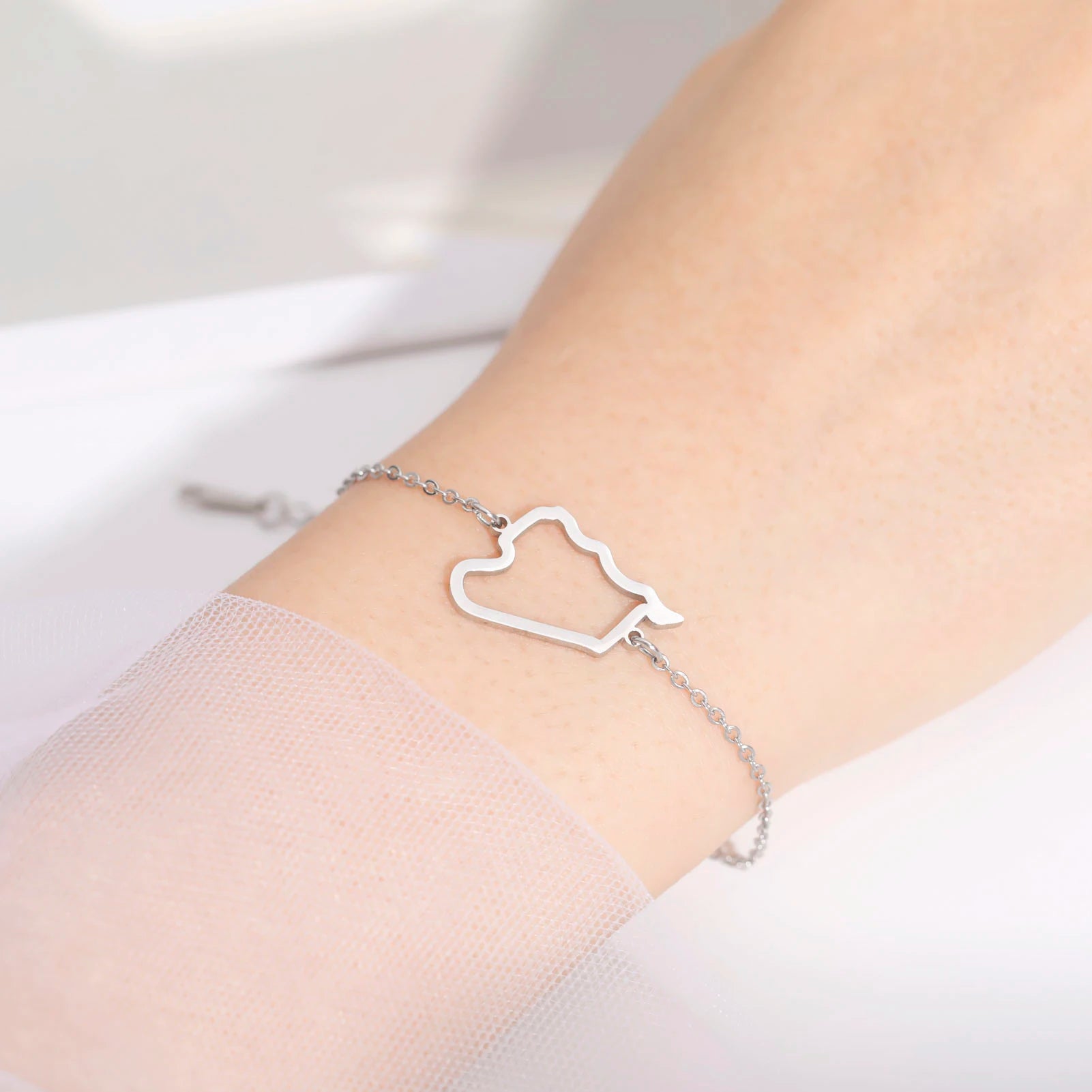 Hollow Syria Map Egypt Lebanon Yemen Map Bracelet Stainless Steel Gold Color Bracelet for Friend Memorial Gift