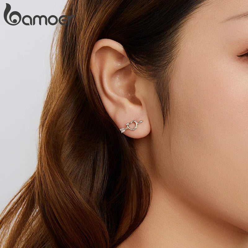 BAMOER Ohrstecker aus massivem 925er Sterlingsilber mit Herz- und Pfeilmotiv, Huggie-Ohrstecker für Damen und Teenager, hypoallergen