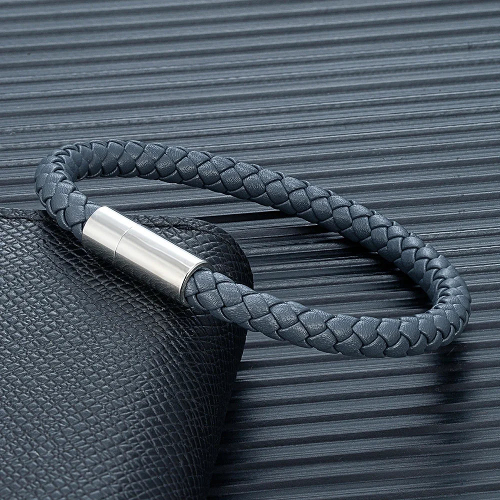 MKENDN Klassisches blaues geflochtenes Lederarmband mit magnetischem Edelstahlverschluss – Schlichtes und stilvolles Schmuckgeschenk für Paare