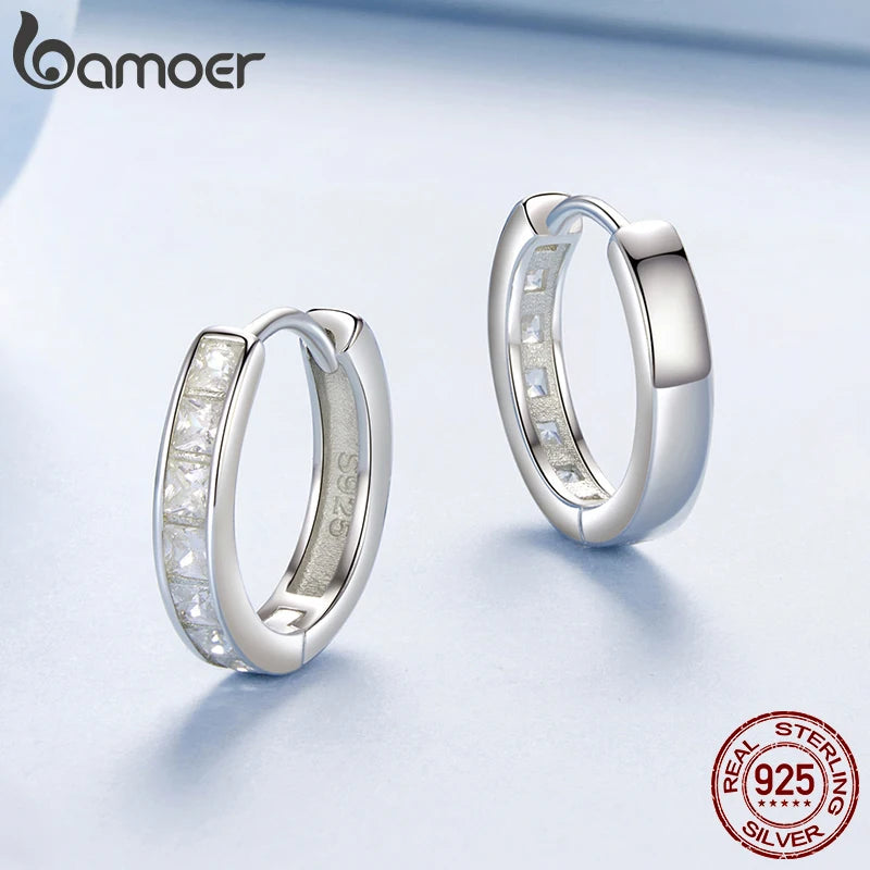 BAMOER 925 Sterling Silber Eingelegte klare CZ Quadratische funkelnde Creolen Leichter Luxus Reifer Glamour Frauen Schmuck Zubehör