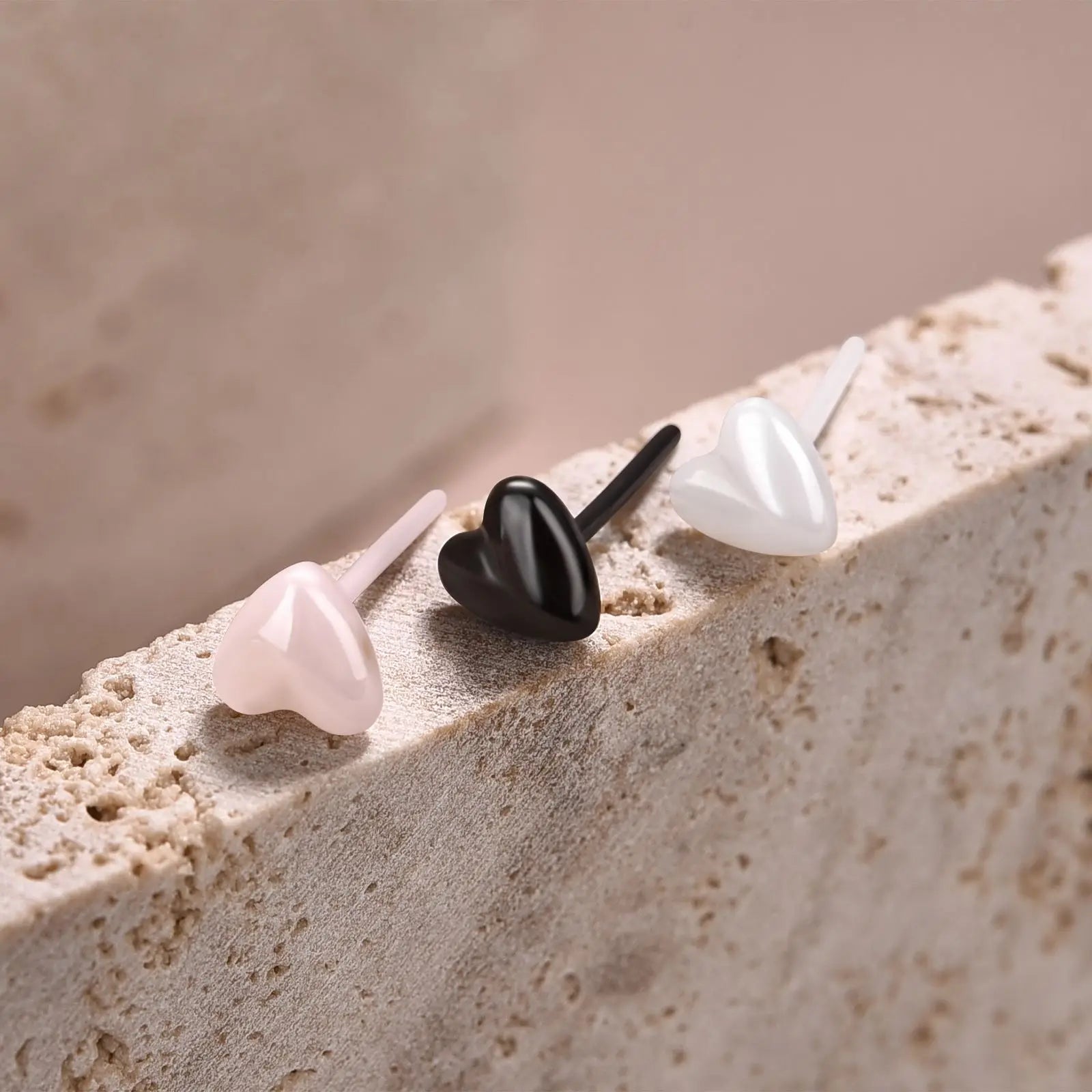 1 Pair Ceramic Heart Earnails Classic Simple Earbone Nail Small Earrings Ear Bone Nail Lip Piercing Body Jewelry Accessory