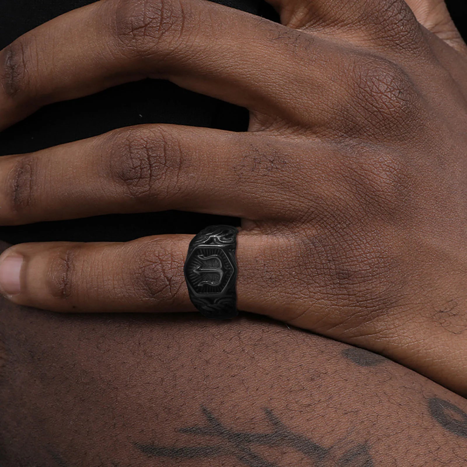 Vnox Black Tridant Signet Ring for Men, 13.3mm Chunky Wide Hexagon Geometric Top Finger Band, Strength Power Symbol Jewelry - Madeinsea©