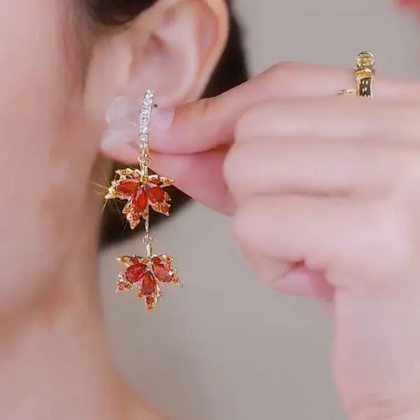 Exquisite Red Rhinestone Zircon Maple Leaf Stud Earrings For Women Vintage Personality Crystal Earring Fall Winter Charm Jewelry