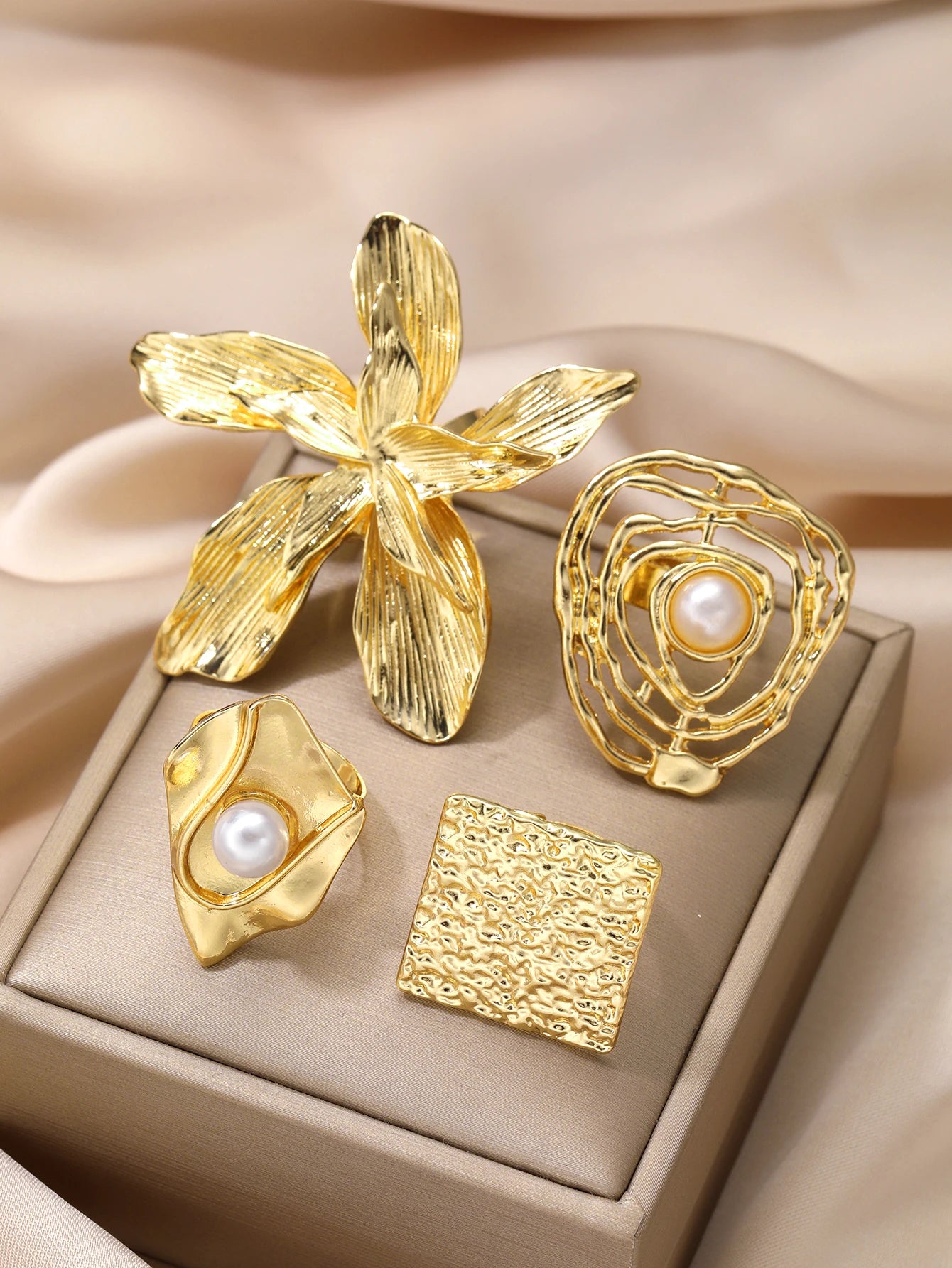 4 Pcs Chunky Vintage Ring Set For Women Fashion Geometric Wave Textured Faux Pearl Metal Rings Holiday Party Jewelry Date Gifts