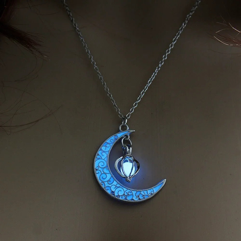 Collier lumineux fluorescent avec pendentif en forme de lune, étoile, planète, brille dans le noir, idéal comme cadeau d'Halloween