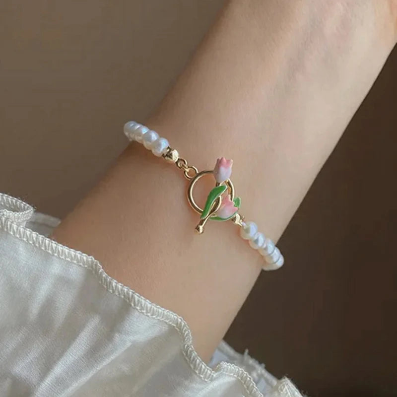 Koreanisches, leichtes Luxus-Tulpenblütenarmband für Damen, glänzendes Zirkonia-Opal-Perlen-Rosen-Charm-Armband, verstellbarer Anhänger, trendiger Schmuck