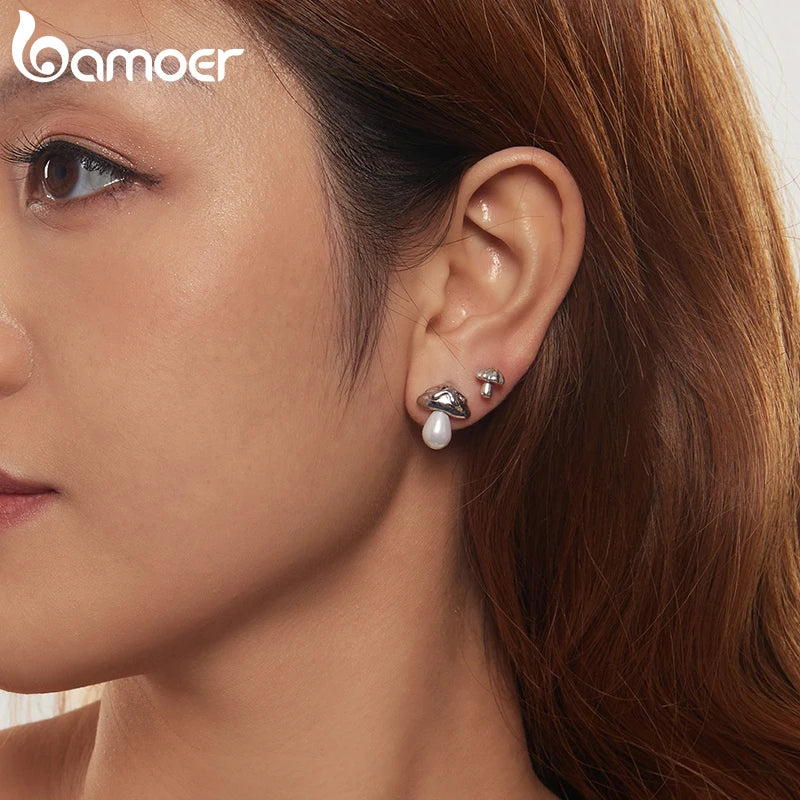 BAMOER Hypoallergene Ohrstecker im Pilz-Design aus 925er Sterlingsilber, zierliche, süße Ohrringe für Damen, SCE1818